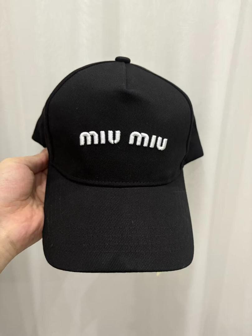 miu miu ブラック キャップ
