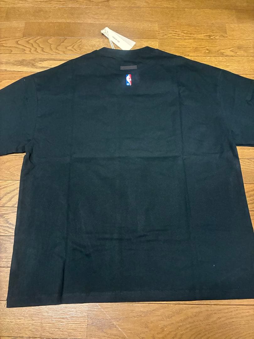 ウェア FEAR OF GOD ESSENTIALS NBA BULLS TEE M