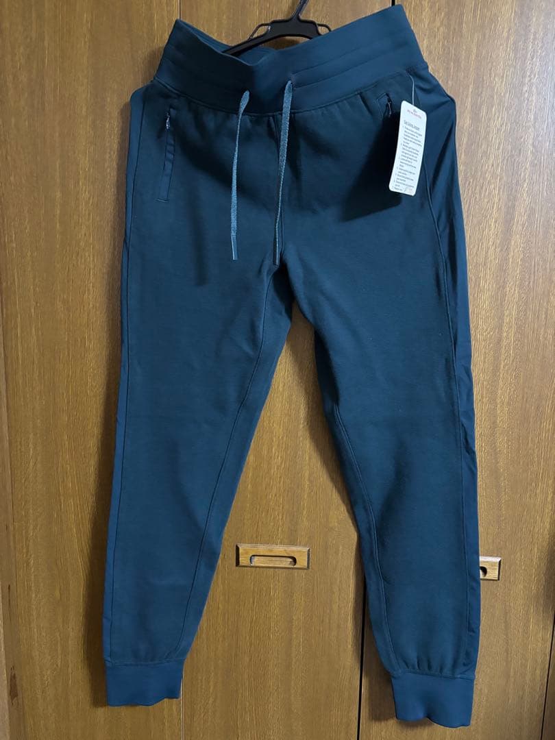 ルルレモン　ネイビーブルー　タグ付き新品パンツ