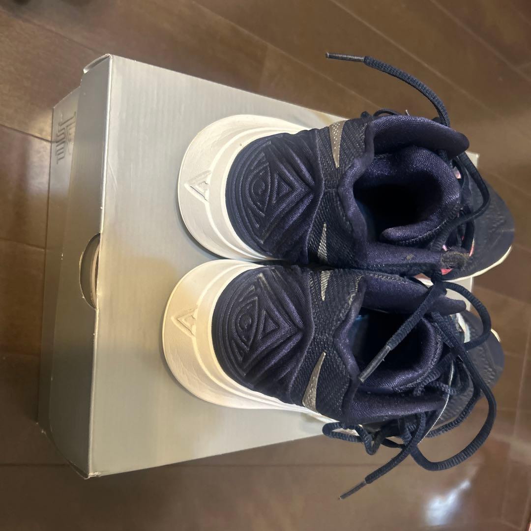 Nike バスケットボールシューズ カイリー5 ネイビー/マルチカラー
