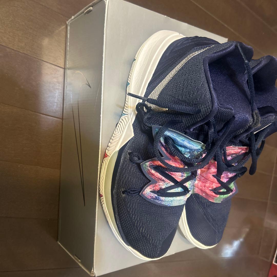 Nike バスケットボールシューズ カイリー5 ネイビー/マルチカラー