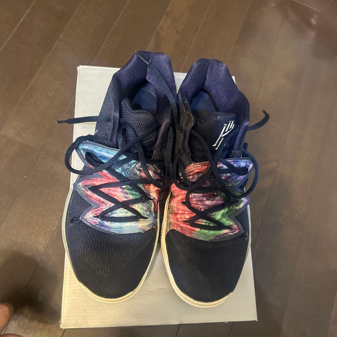 Nike バスケットボールシューズ カイリー5 ネイビー/マルチカラー