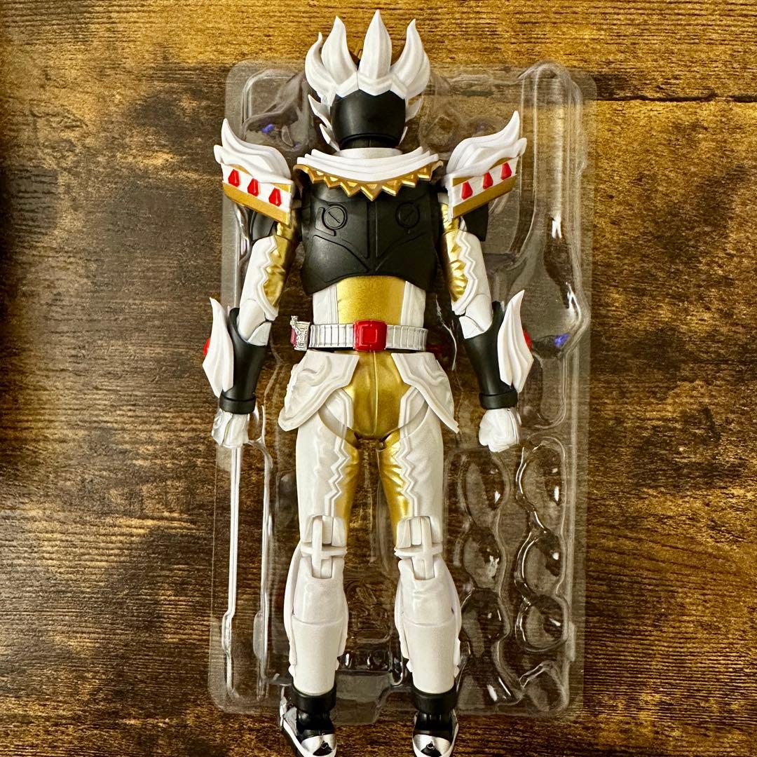 t*i様 【S.H.Figuarts】仮面ライダーガヴ ケーキングフォーム