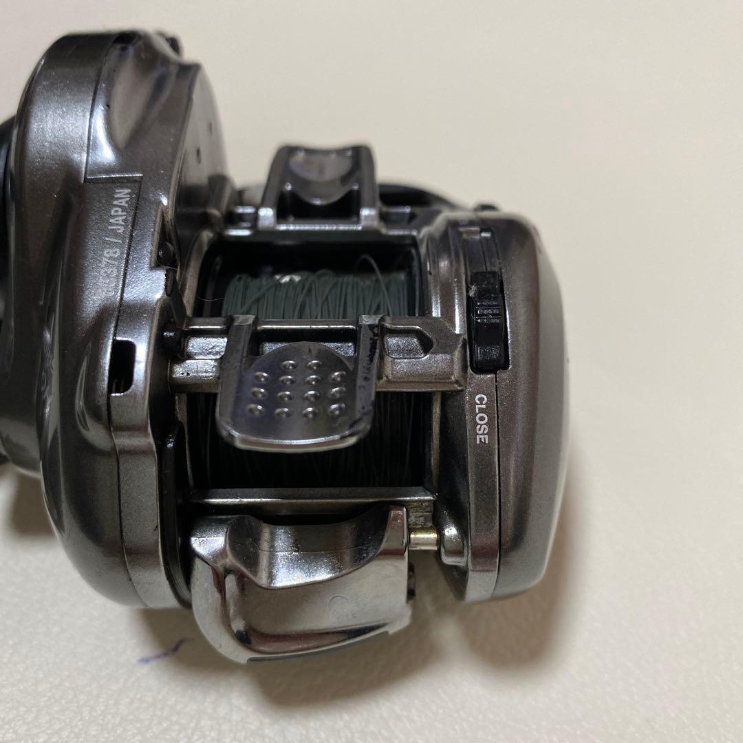 シマノ　15メタニウムDC70HGベイトリール シルバー ダブルハンドル