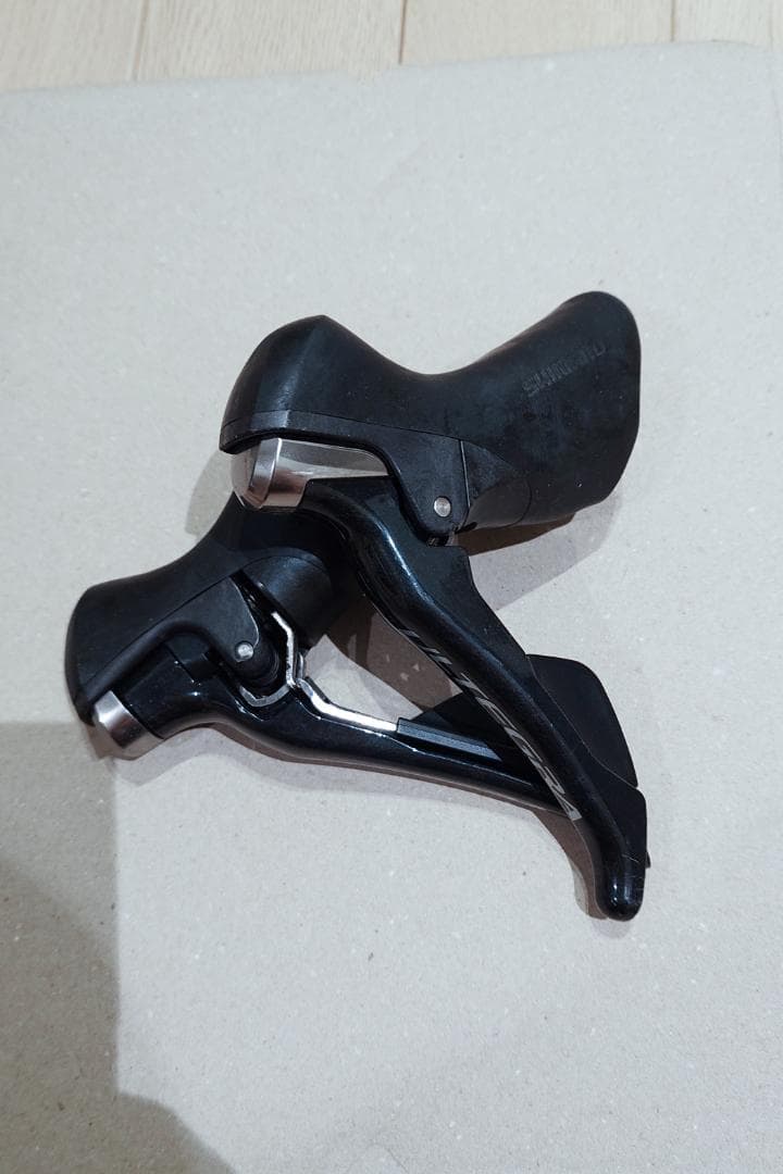 SHIMANO ULTEGRA ST6800 11速 レバー左右　リムブレーキ