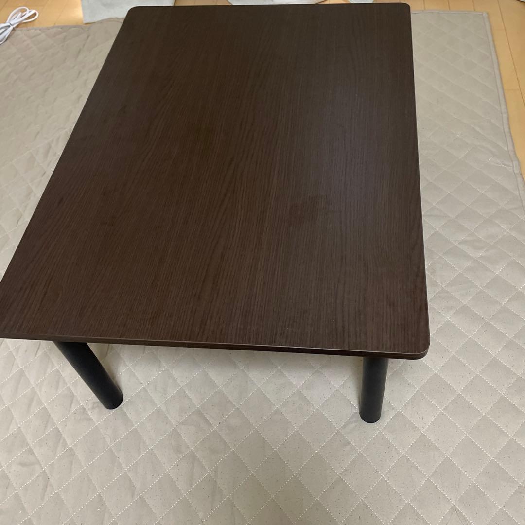 落ち着いた雰囲気の部屋にピッタリ❗️十分な広さのテーブル╒╕