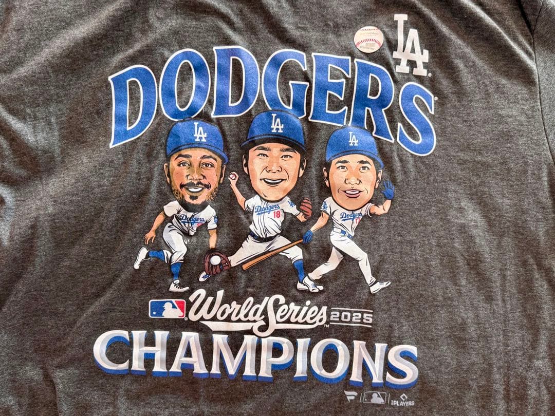 ドジャース大谷翔平、山本由伸、ムーキー・ベッツTシャツ ワールドチャンピオン L
