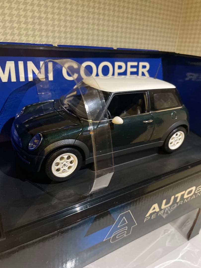オートアート　ミニクーパー　 1/18