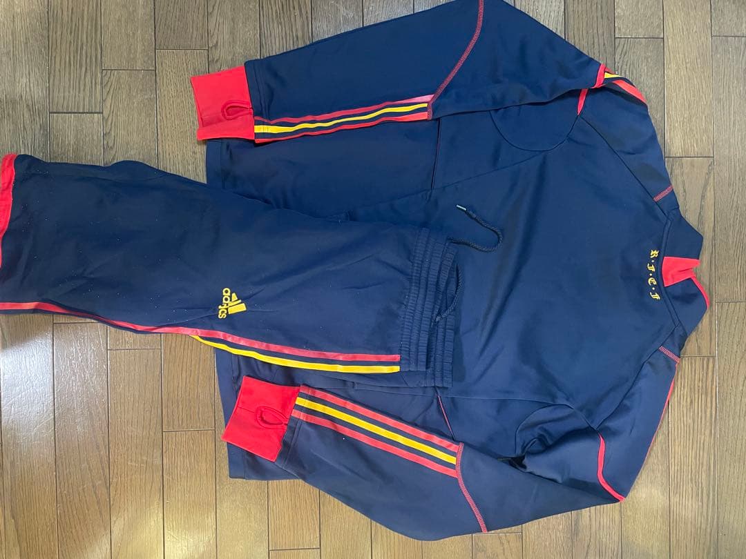 国内正規品adidas スペイン代表トレーニングウェア
