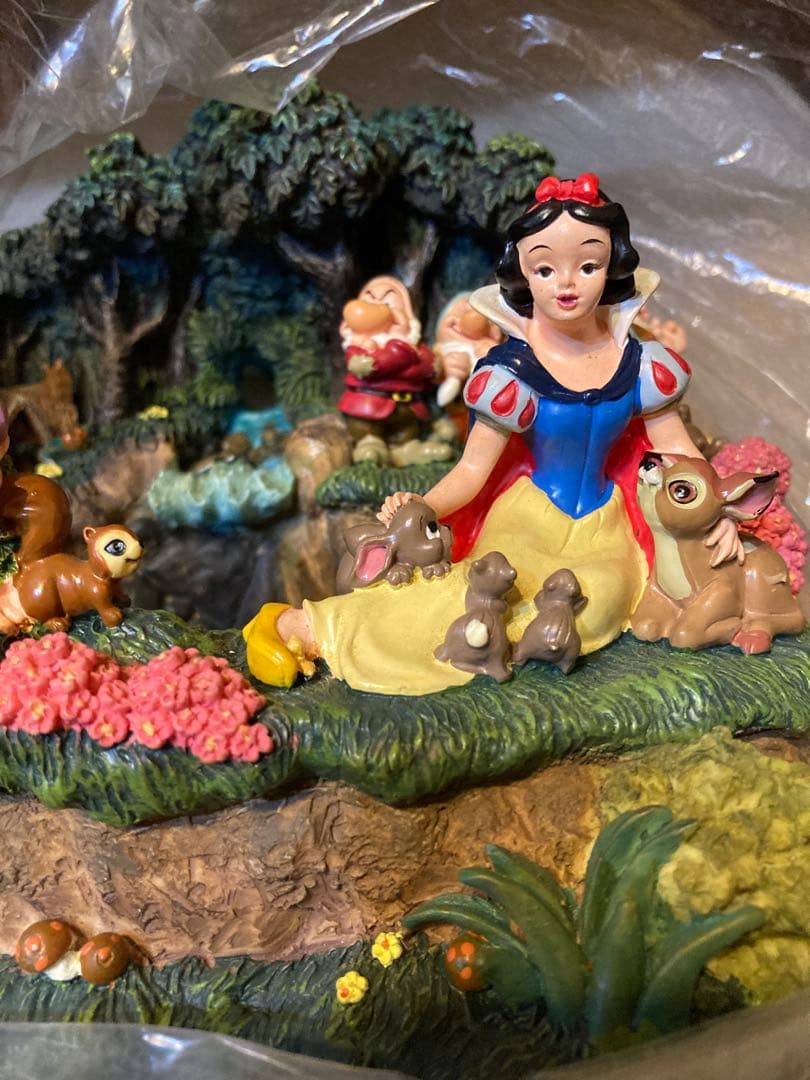 ディズニーストア　白雪姫と七人の小人 噴水　フィギュア　ファウンテン