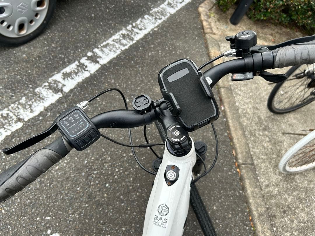 benelli 電動アシスト自転車 ホワイト 定価で150000ほど致します。
