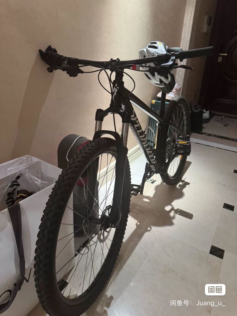 SPECIALIZED マウンテンバイク ブラック ヘルメット付き