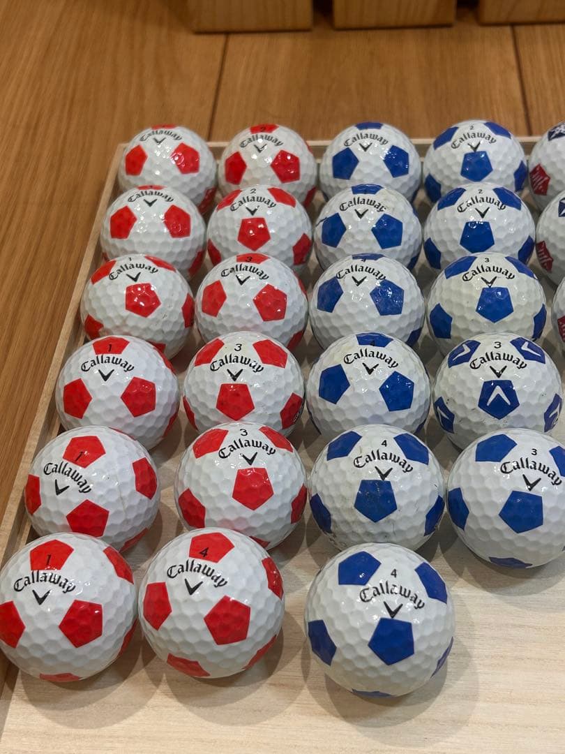 26個【美品多め】Callaway サッカーボールデザインゴルフボール