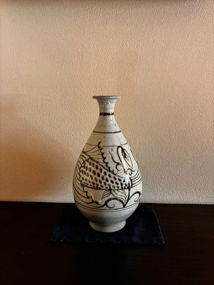 鶏龍山様 遊魚文瓶