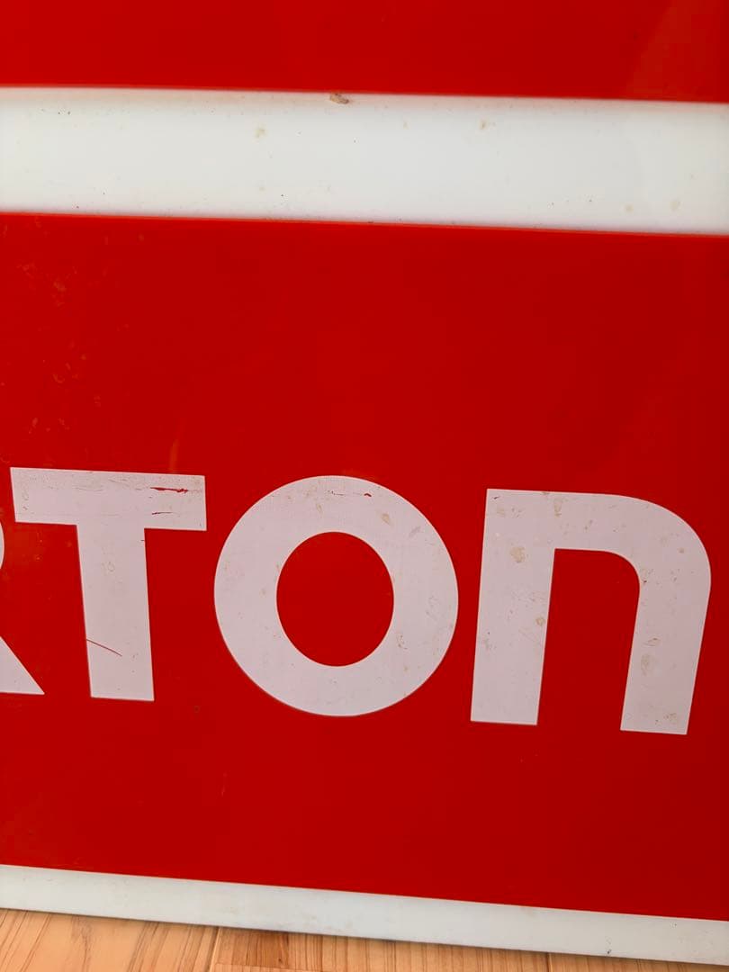 u*9様 Burton ロゴアクリル看板