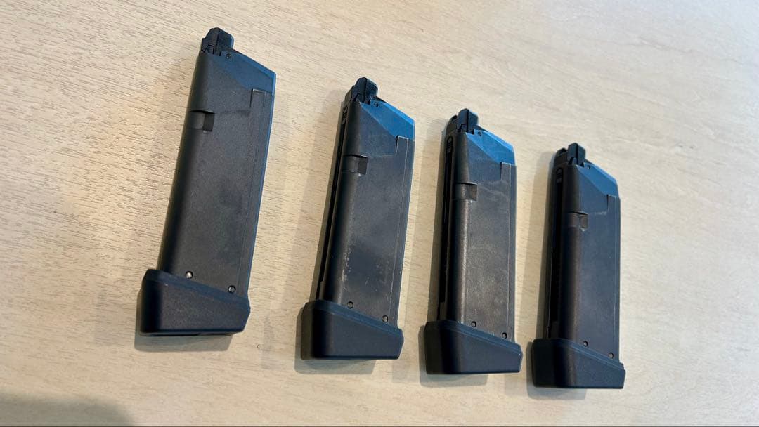 東京マルイ　ガスブロ　グロック19 マガジン　バンパー付き