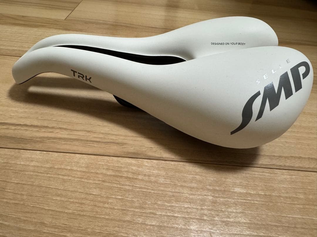 SELLE SMP TRK LARGE WHITE MATT サドル