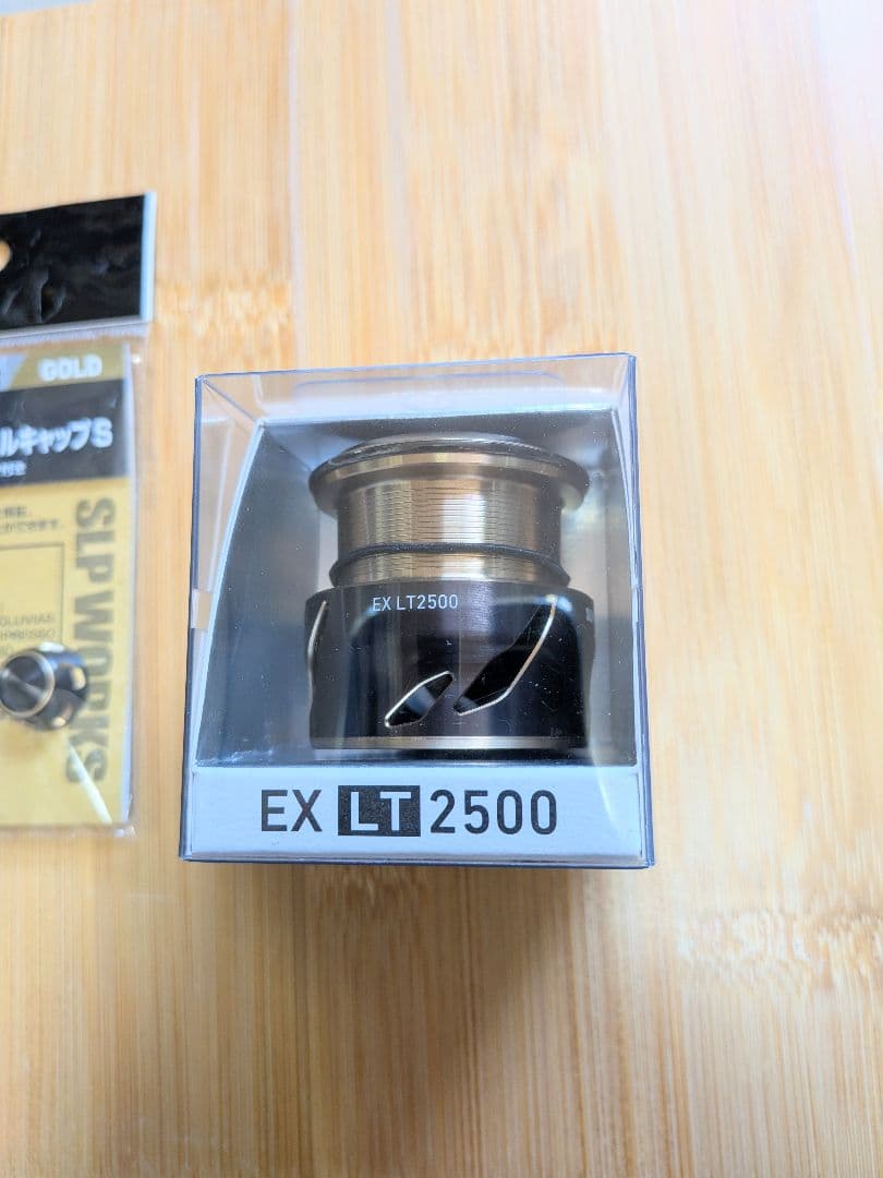 SLPWORKS EXLT2500スプールII ハンドルキャップ