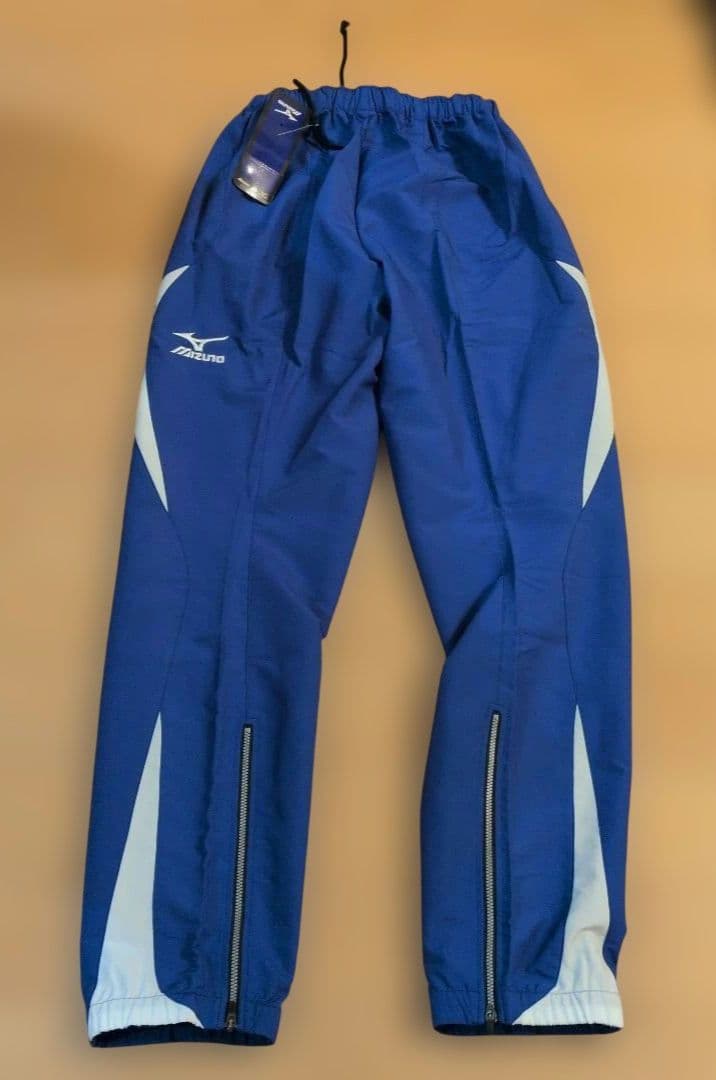 新品　サイズМ　Ｌ　ミズノ　ピステジャケットパンツ　セットアップ