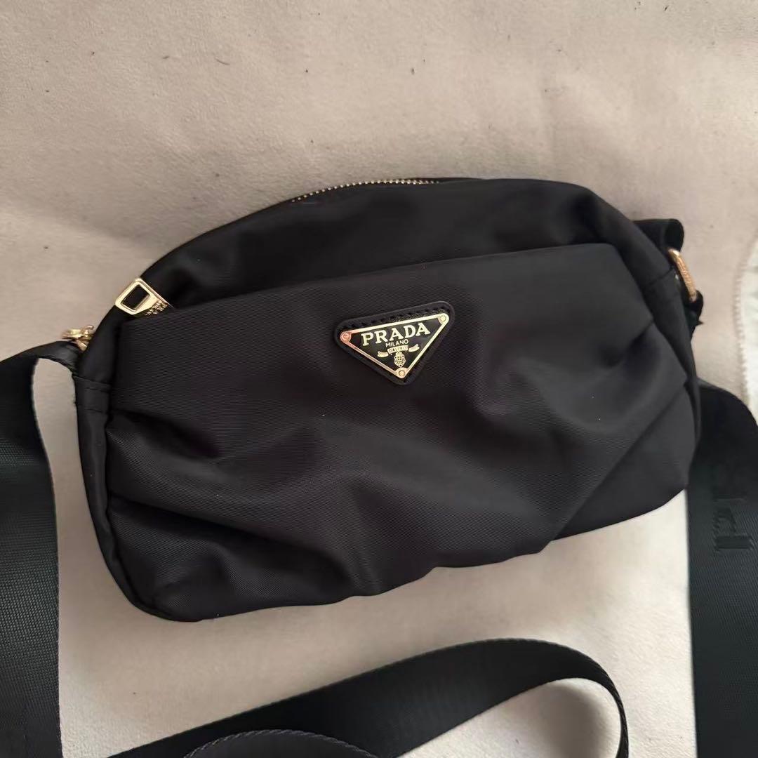 PRADA ショルダーバッグ ナイロン 三角口ゴ ノベルティ ブラック