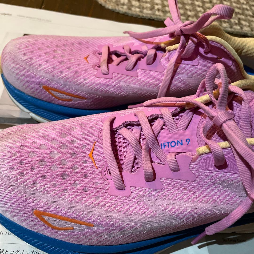 HOKA CLIFTON 9 ランニングシューズ ピンク系