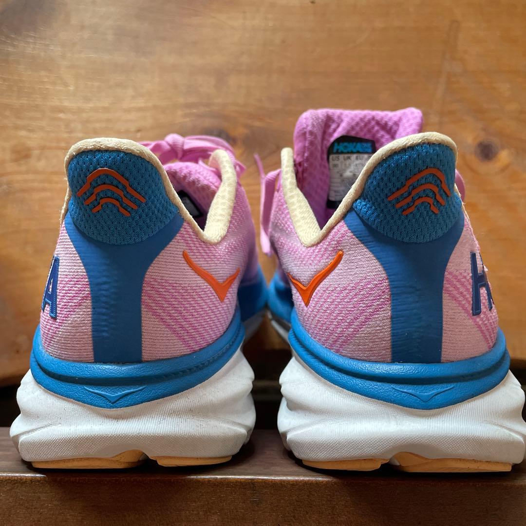HOKA CLIFTON 9 ランニングシューズ ピンク系