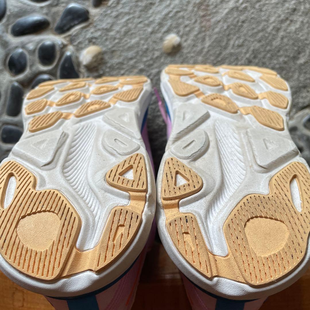 HOKA CLIFTON 9 ランニングシューズ ピンク系