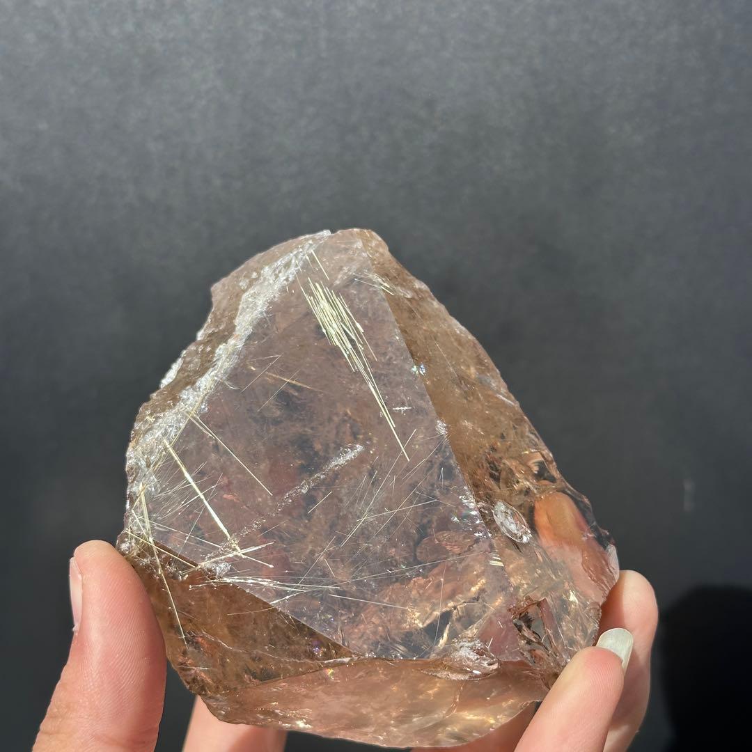 ブラジル産❣️天然石 タイチンルチルクォーツの原石　置物　鉱物G.110