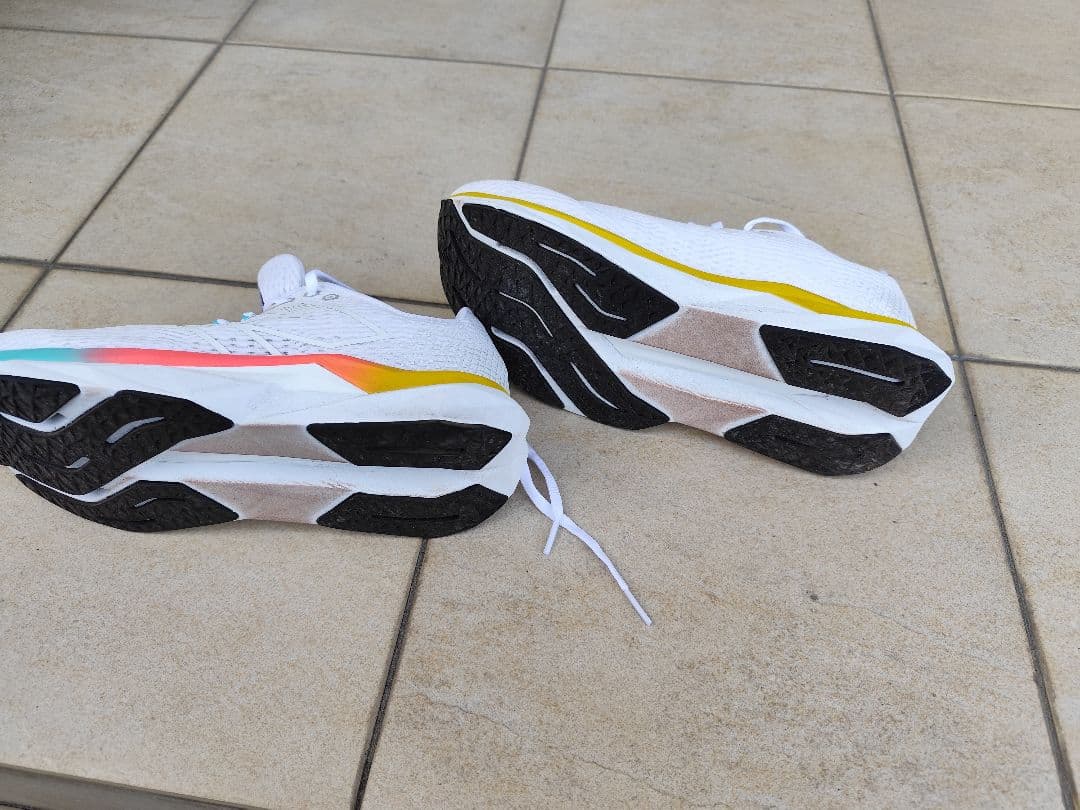 ニューバランスランニングシューズ FuelCell Propel v5 中古品