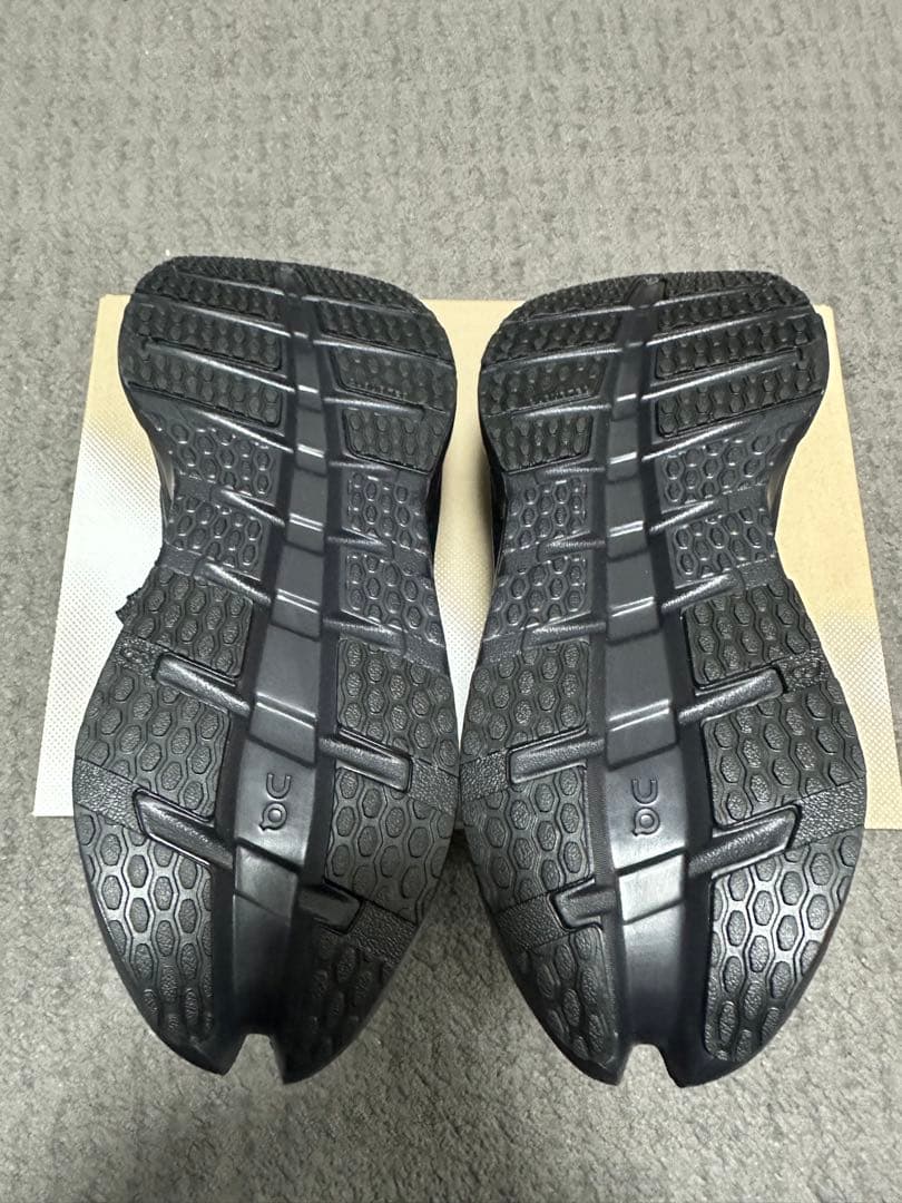 On Cloudrunner 3 28センチ