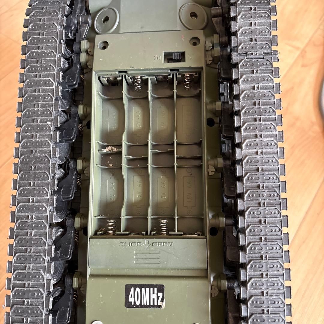 The load fights tank 戦車のおもちゃ