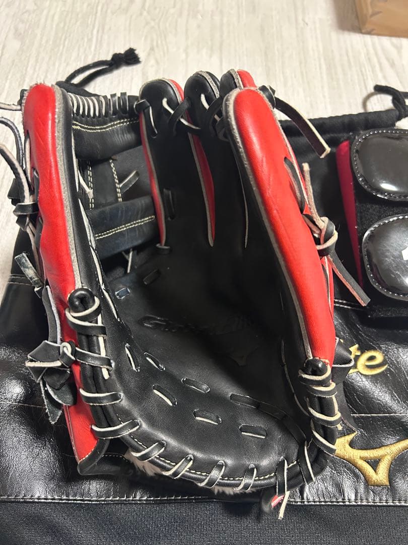 Mizuno Global Elite 軟式グローブ 赤黒