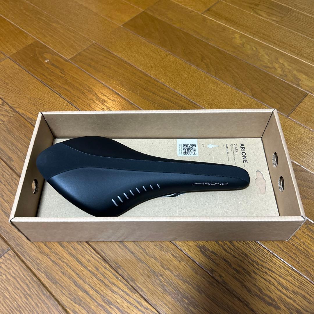 フィジーク　サドル