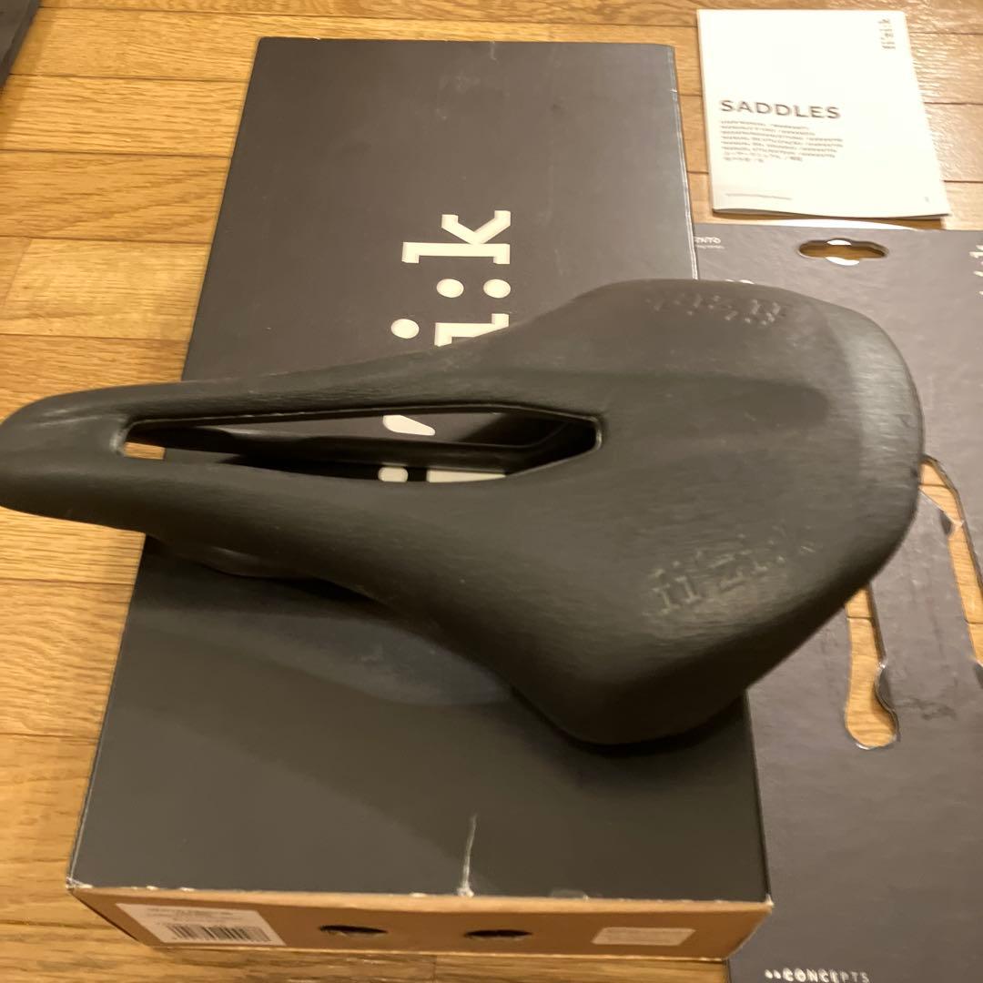 fizik VENTO ARGO 00 150mmカーボン サドル