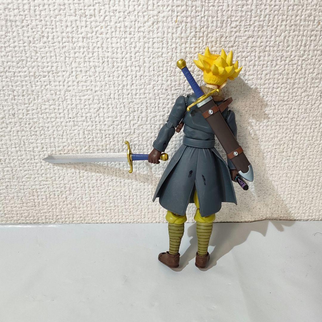 ☆　ドラゴンボールフィギュア　figuarts　フィギュアーツ　トランクス　☆