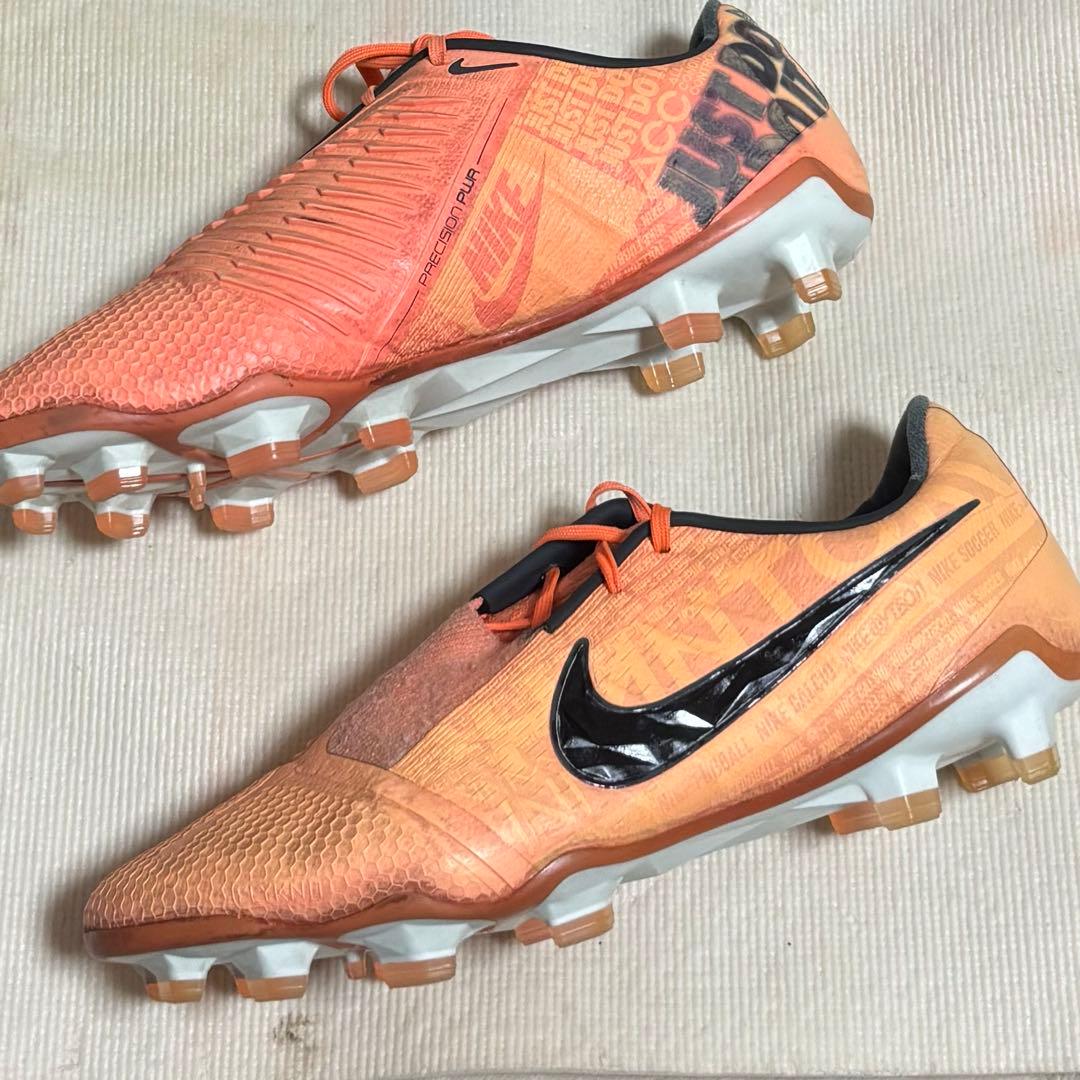 ナイキ　サッカースパイク ファントムベノム　fg オレンジ