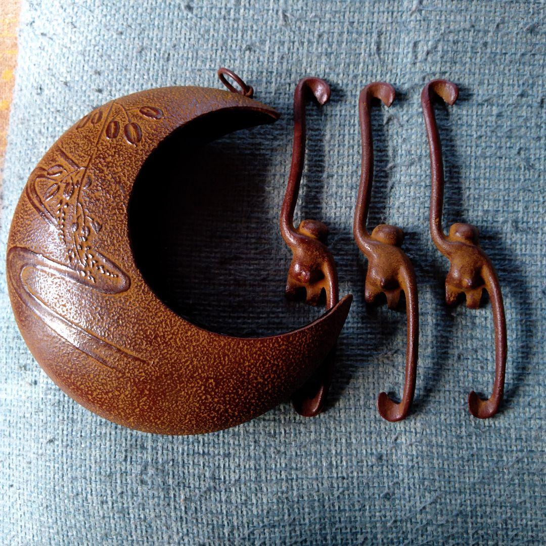 南部鉄器の花入れ
