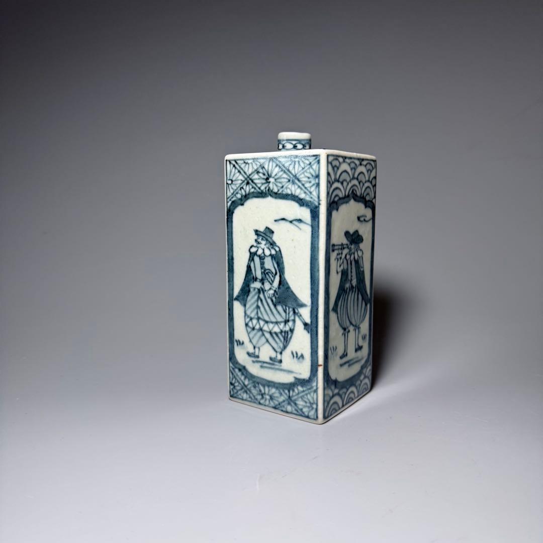 アンティーク有田　染付異人図角瓶　VOC　状態◎　高16.2cm　一辺6.5cm