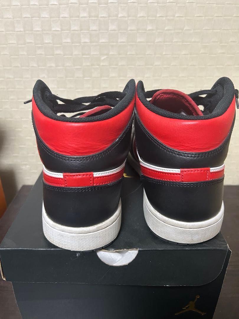 AIR JORDAN 1 MID ブラック/ホワイト/ジムレッド
