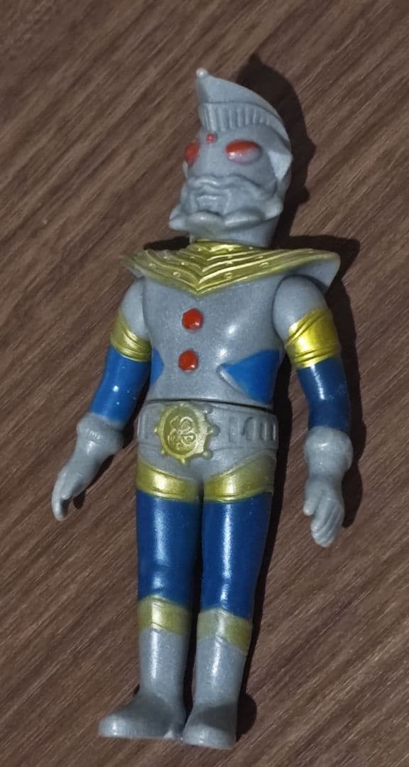 ウルトラマンキング タカトクミドルサイズソフビ ＆円盤生物ノーバ