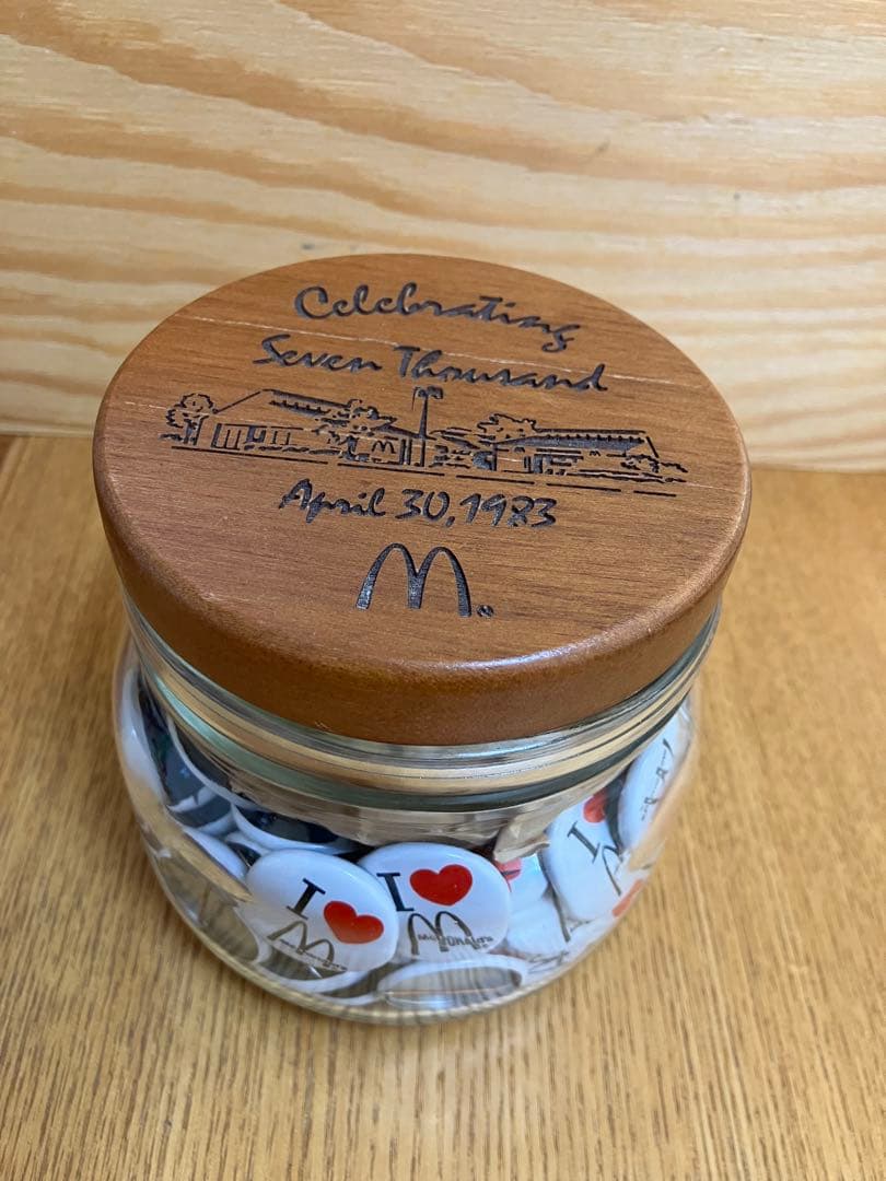 アンカーホッキング製(ファイヤーキング)ガラス瓶&マクドナルド缶バッジ