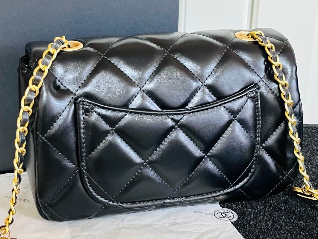 CHANEL ブラック ショルダー バッグ ハートチェーン ノベルティマトラッセ