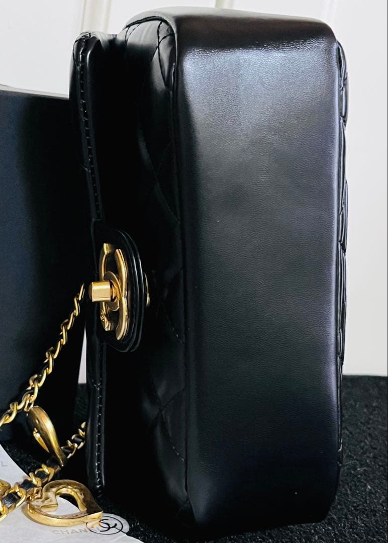 CHANEL ブラック ショルダー バッグ ハートチェーン ノベルティマトラッセ