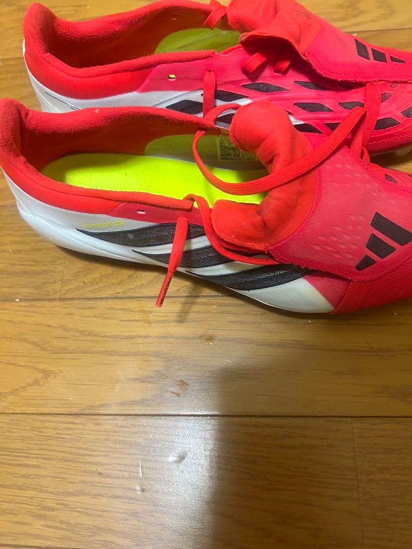 サッカースパイクアディダスのプレデター　土・人工芝・天然芝用