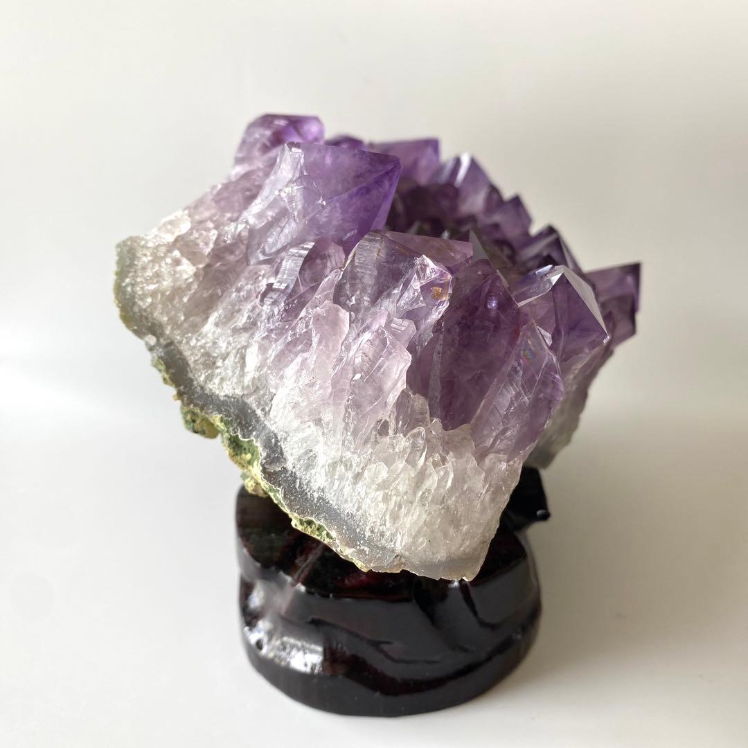 高品質 アメジスト クラスター 2300g美結晶☆美極濃紫 木製台座付き