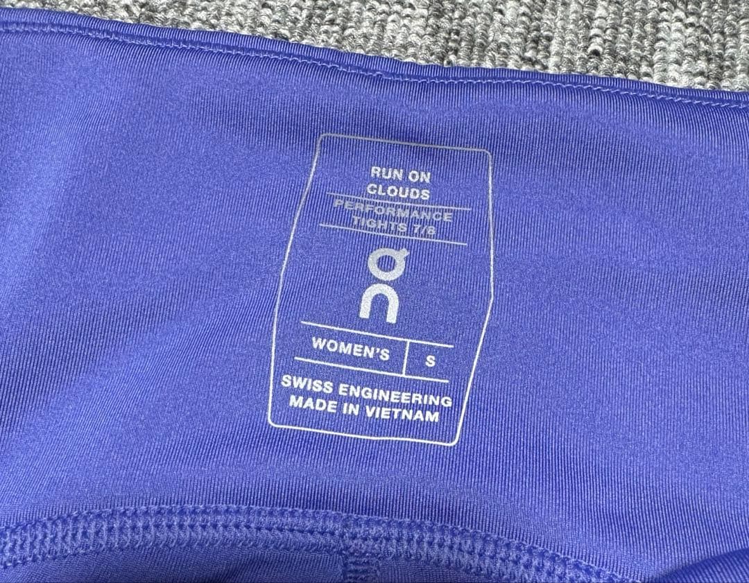 on clouds tights タイツ　レギンス　ランニング　ヨガ　オン