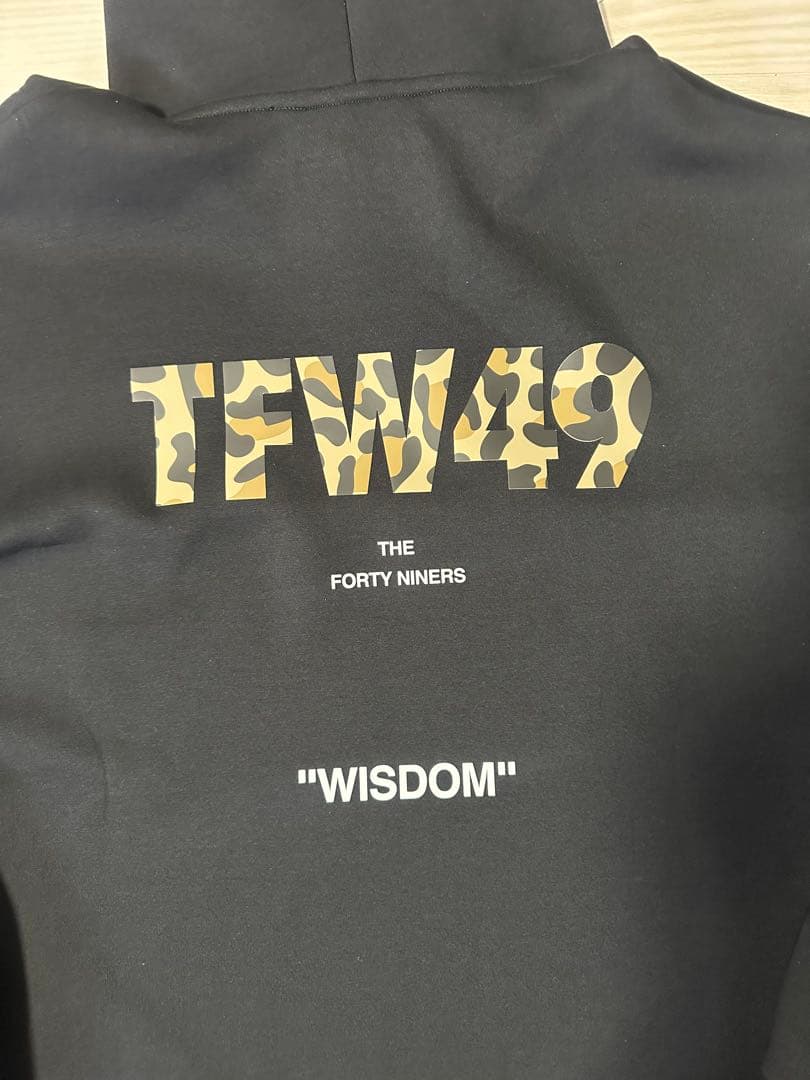 メンズウェア TFW49 Roppongi CARDBOAD MATERIAL HOODIE