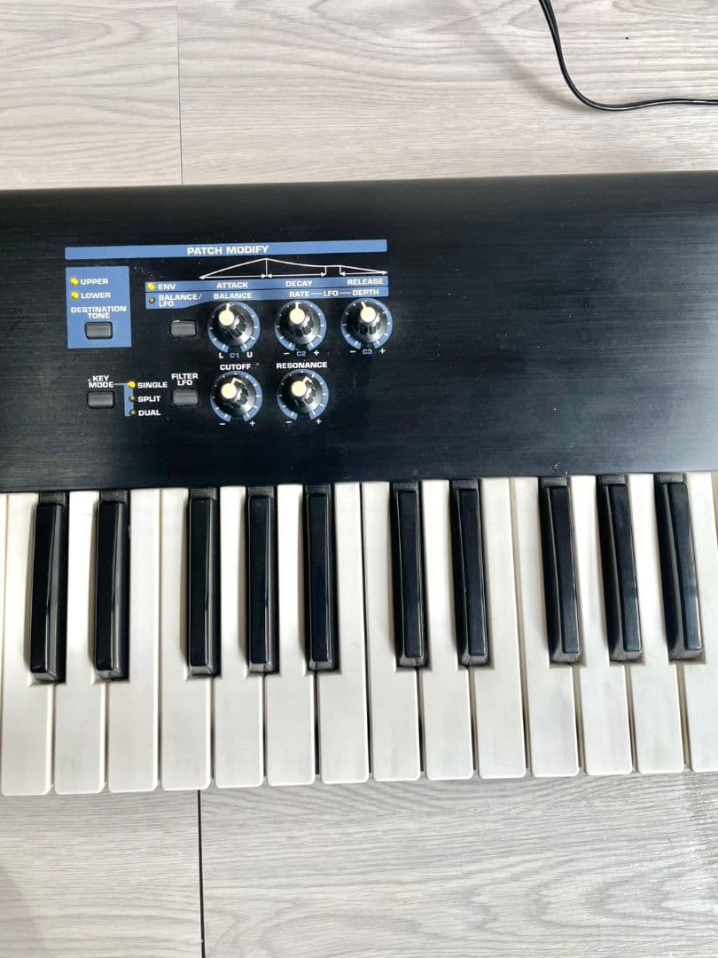 美品 ローランド JUNO-D リミテッドエディション 61鍵 シンセサイザー