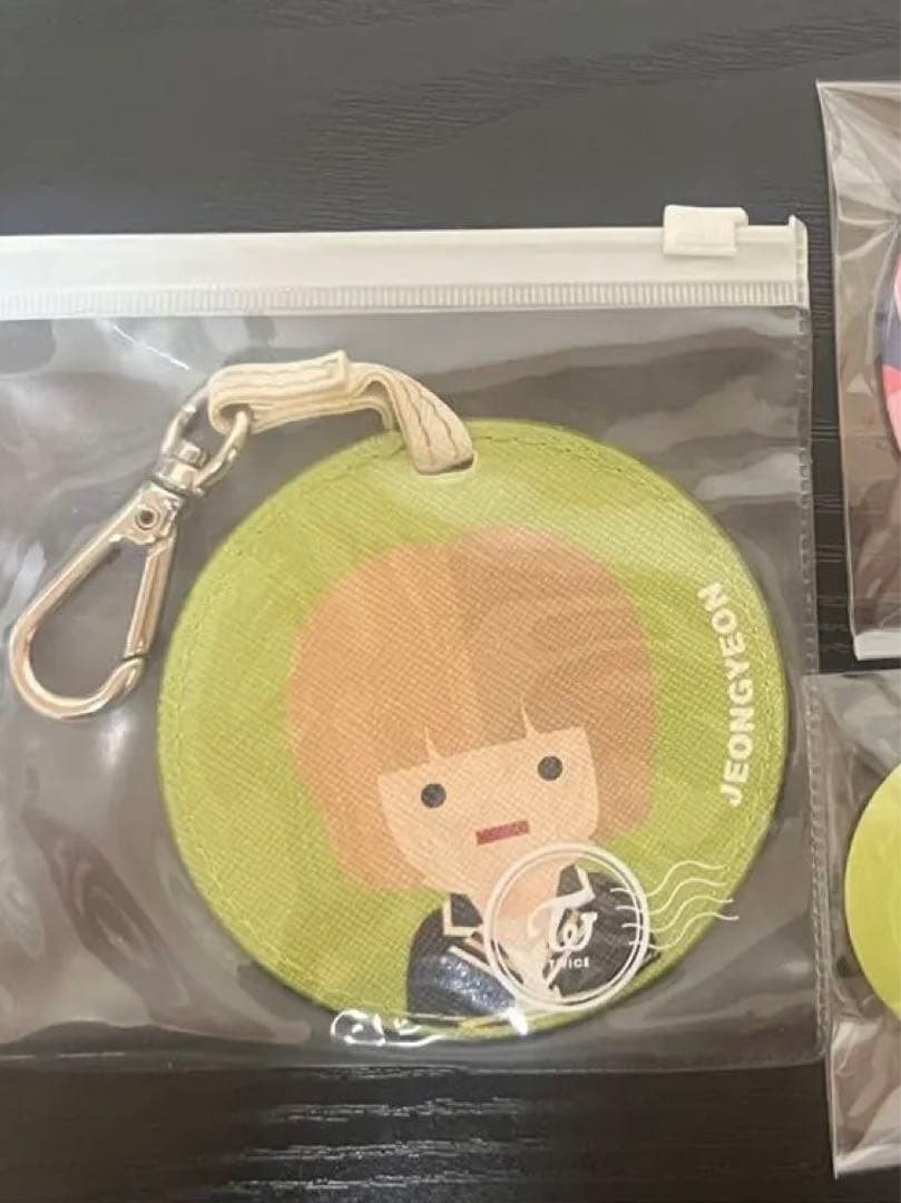 twice ジョンヨン 缶バッジ ピンバッジ ジョンブリー キーホルダー