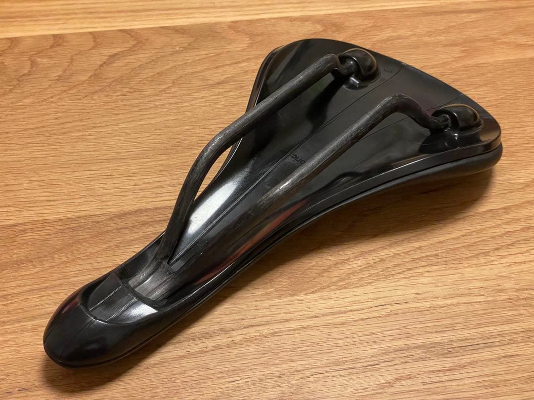 fabric Line Pro Shallow Saddle（カーボンレール）